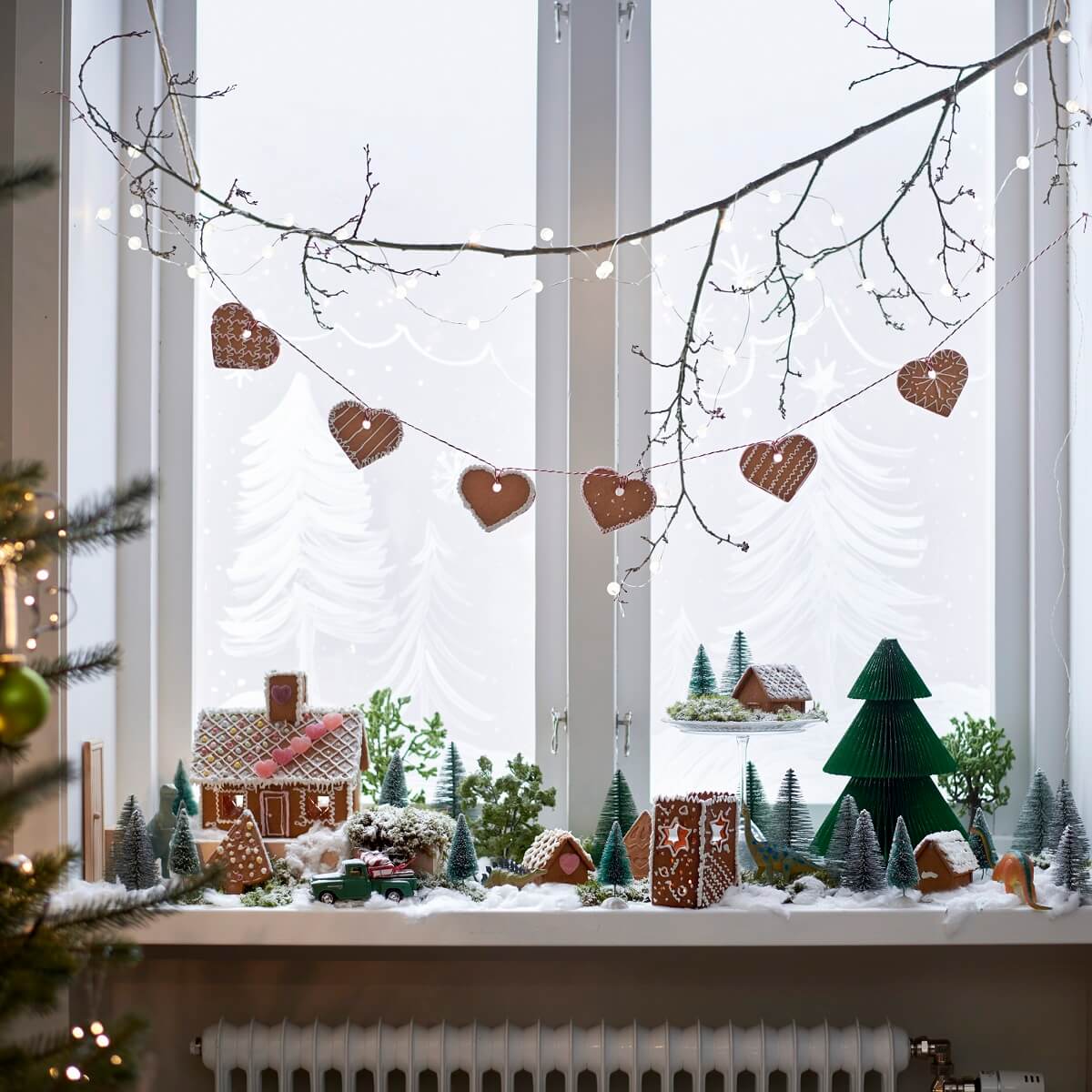 IKEA_VINTERSAGA_pepparkakshus_PE837982-ikea-christmas-2023-nordroom