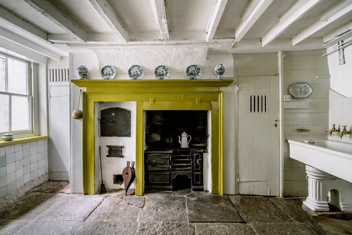 basement-kitchen-yellow-accent-stove-nordroom