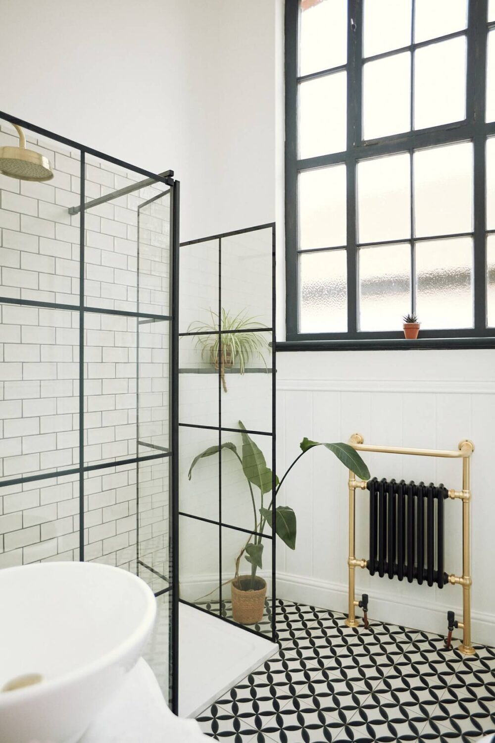bathroom-high-ceiling-black-white-floor-tiles-steel-glass-shower-wall-nordroom