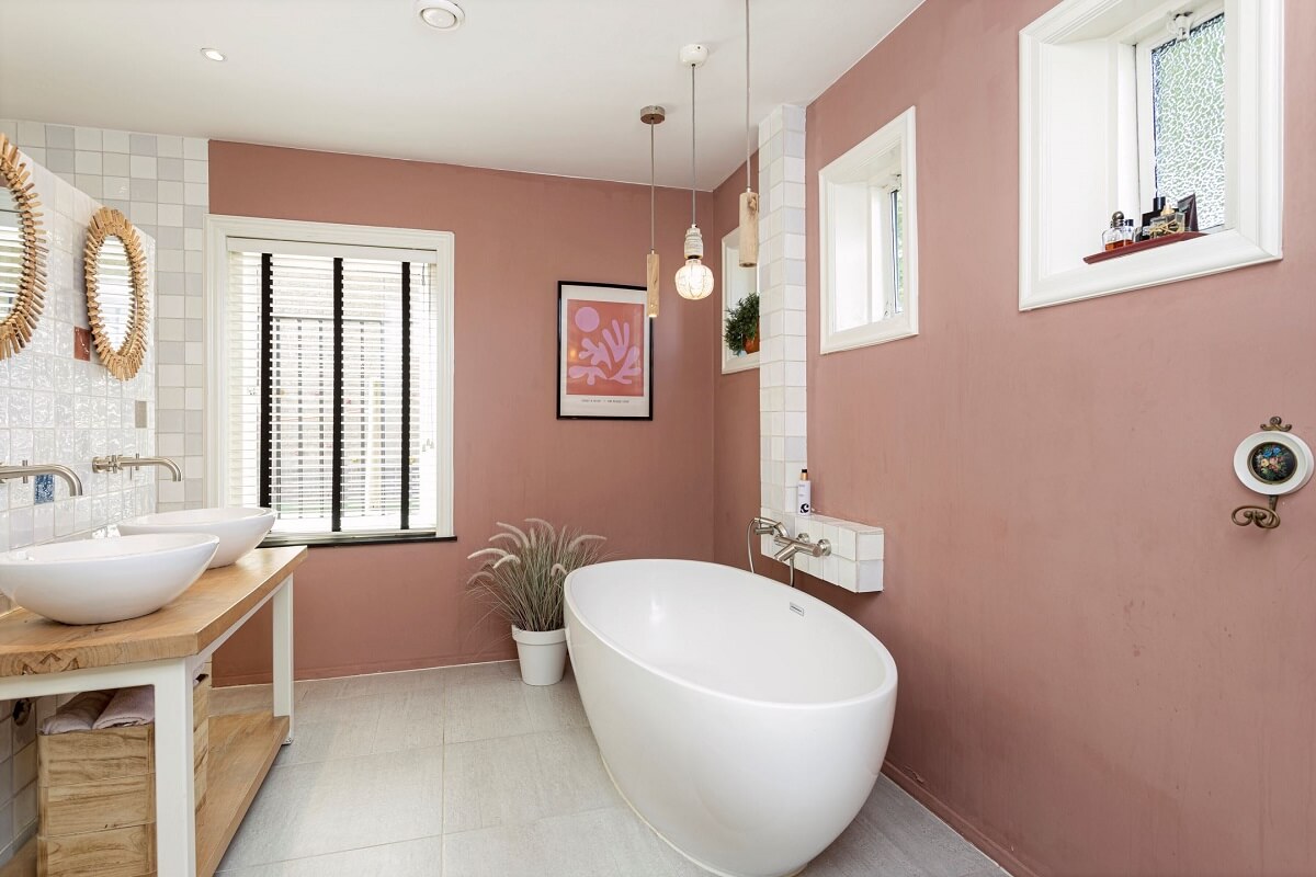bathroom-pink-walls-modern-freestanding-bath-nordroom