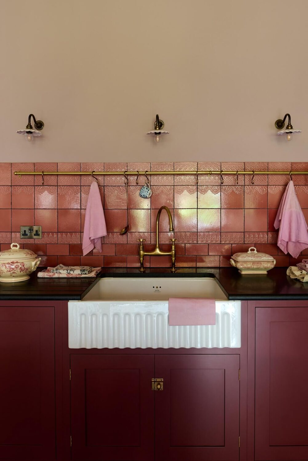 butler-sink-rose-lace-market-tiles-devol-kitchen-nordroom