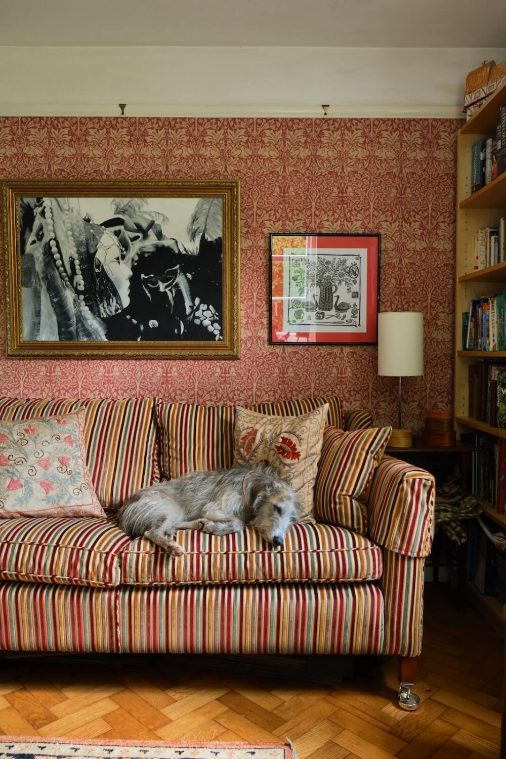 cottage-sitting-room-pink-wallpaper-nordroom