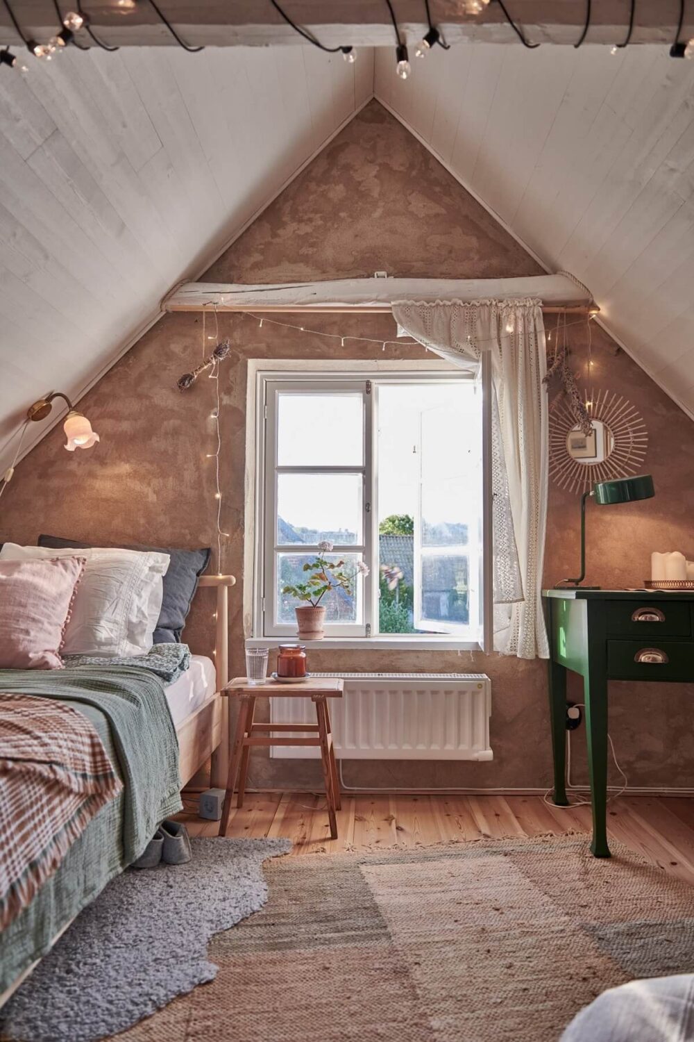 cozy-attic-bedroom-slanted-ceiling-nordroom