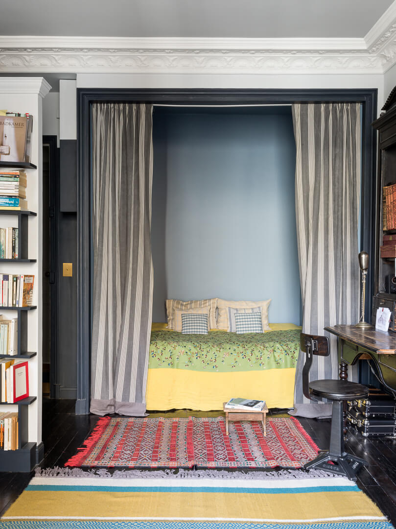 dark-blue-bed-nook-curtain-room-divider-paris-studio-apartment-nordroom