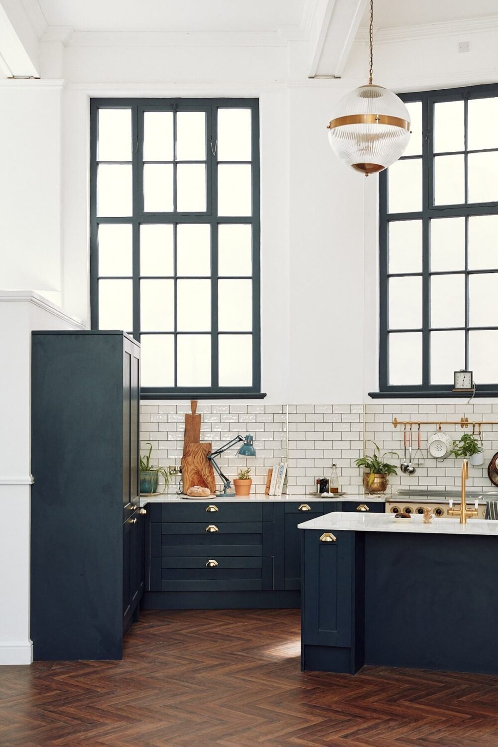 dark-blue-kitchen-high-ceilings-large-windows-nordroom