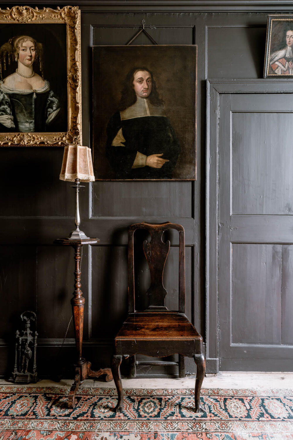 dark-gray-sitiing-room-antiques-nordroom