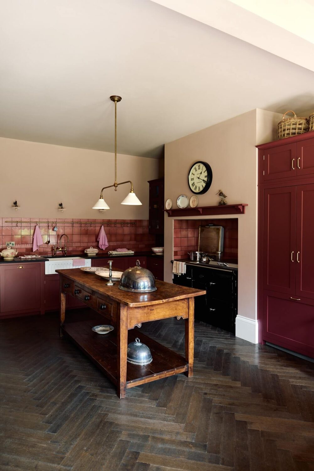 english-country-house-devol-shaker-kitchen-pink-tiles-nordroom