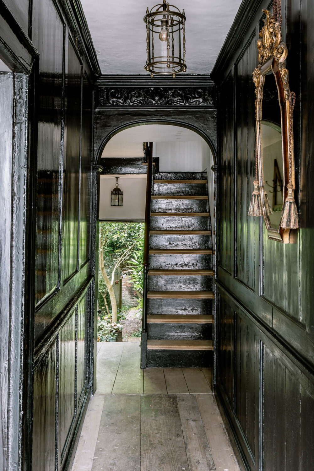 entry-staircase-unique-historic-house-england-nordroom