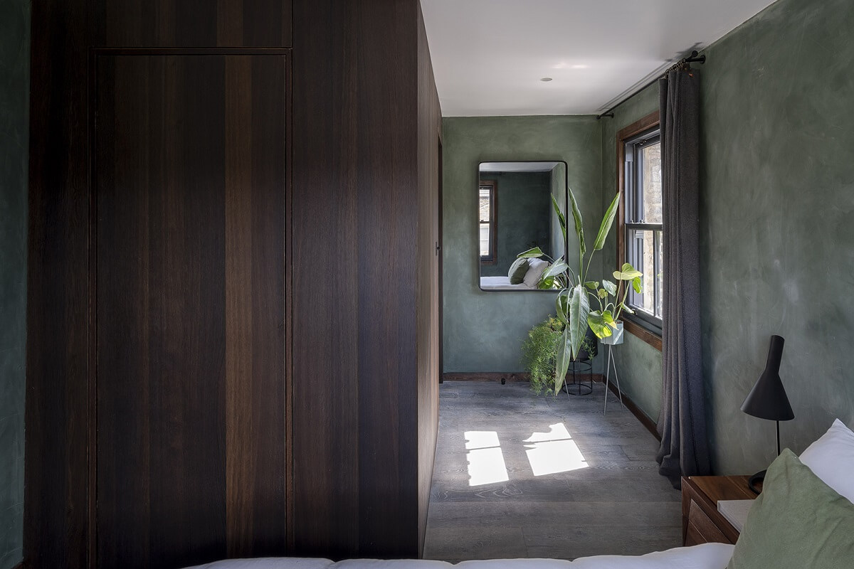 green-plaster-bedroom-closets-nordroom