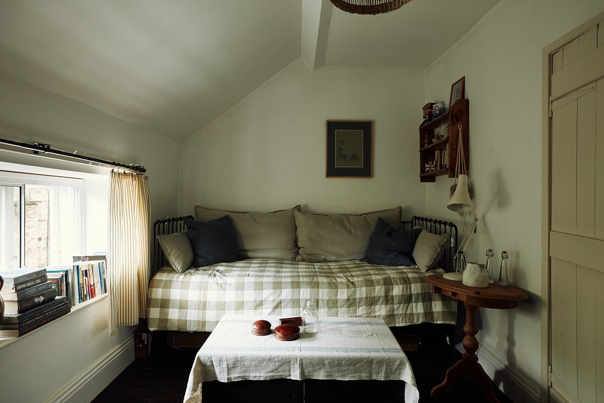 guest-bedroom-sofa-bed-slanted-ceiling-nordroom