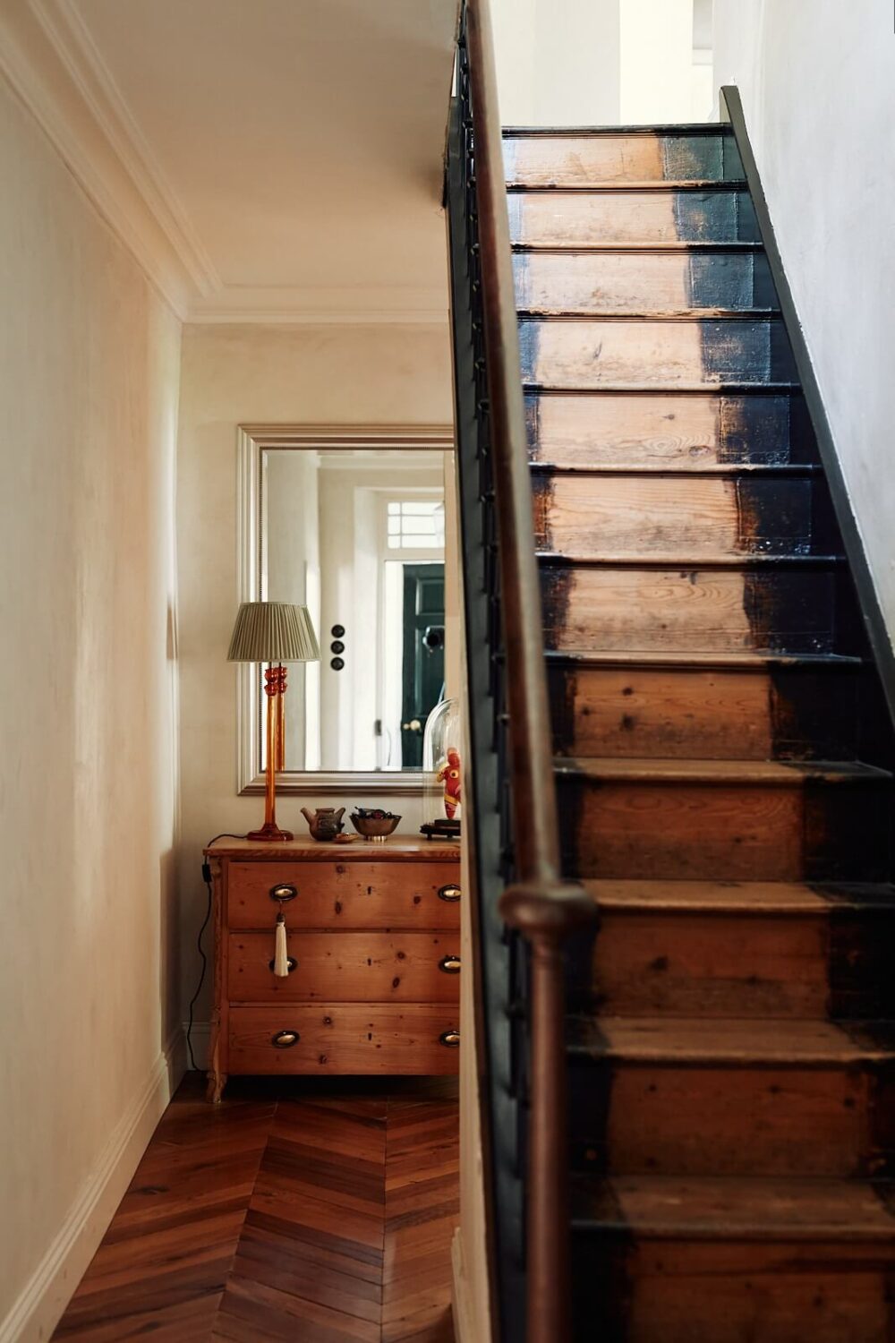 hallway-wooden-half-painted-stairs-english-cottage-nordroom