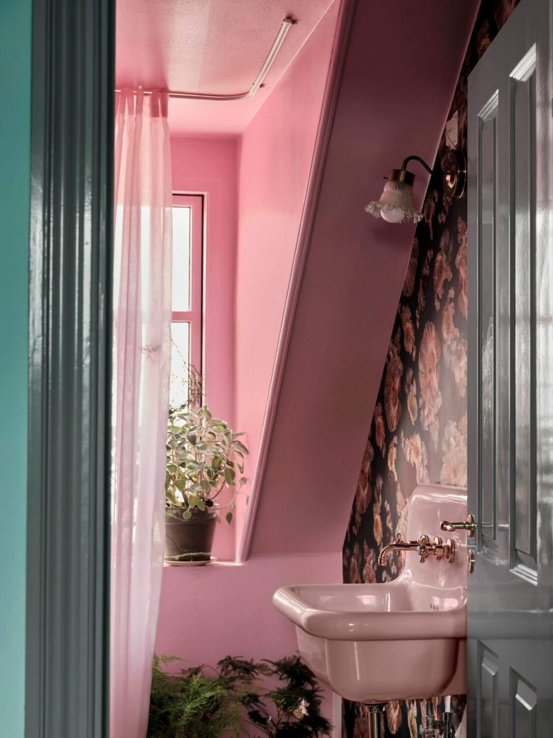 hot-pink-bathroom-slanted-ceiling-floral-wallpaper-nordroom