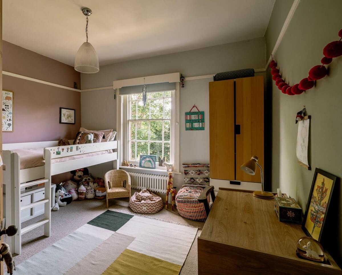 kids-bedroom-lavender-wall-bunk-bed-colorblock-rug-nordroom