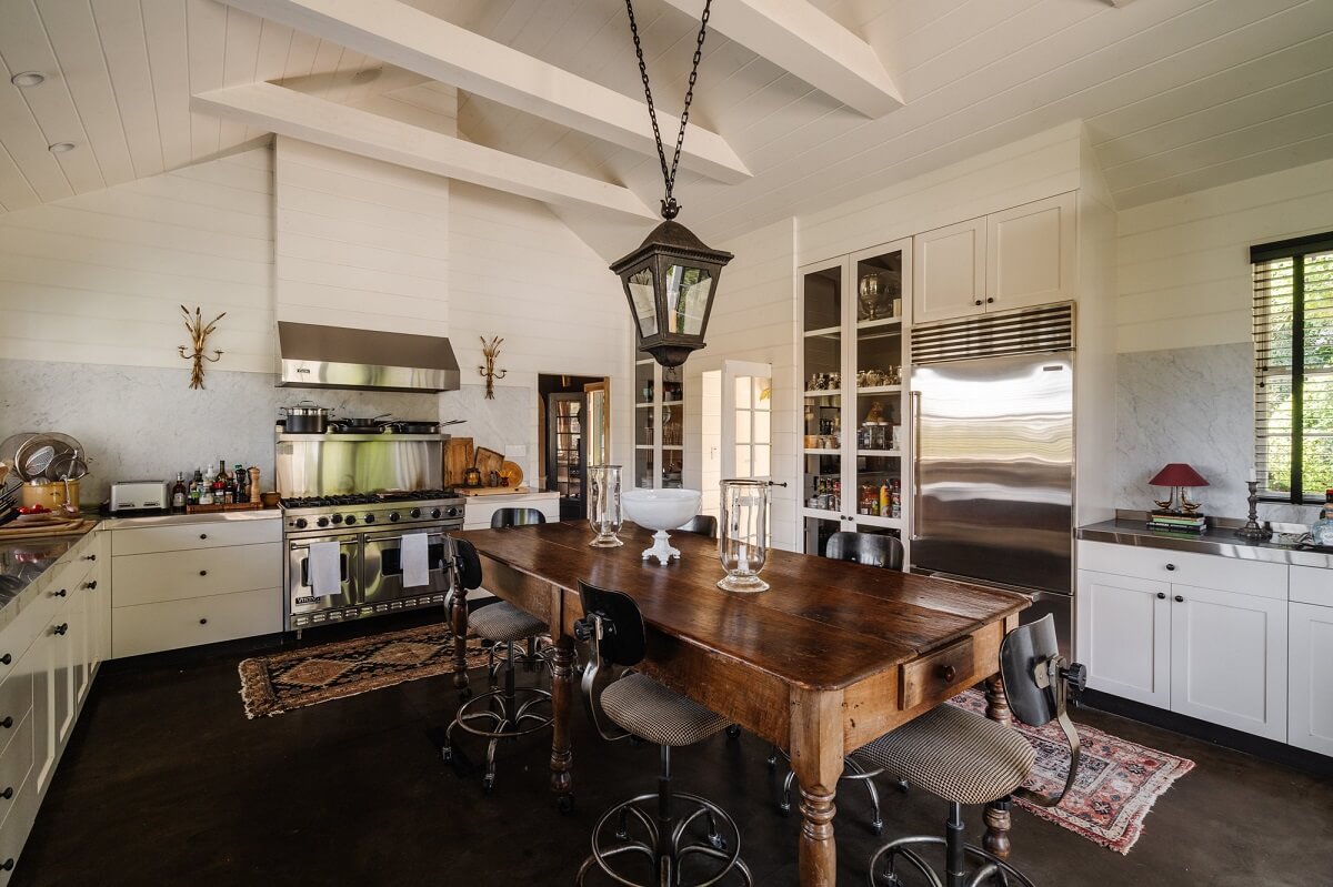 large-country-style-kitchen-rustic-island-nordroom