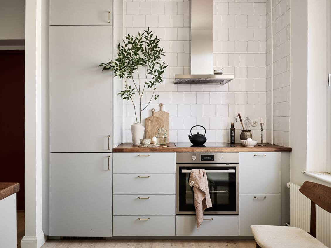 light-gray-kitchen-cabinets-nordic-home-nordroom