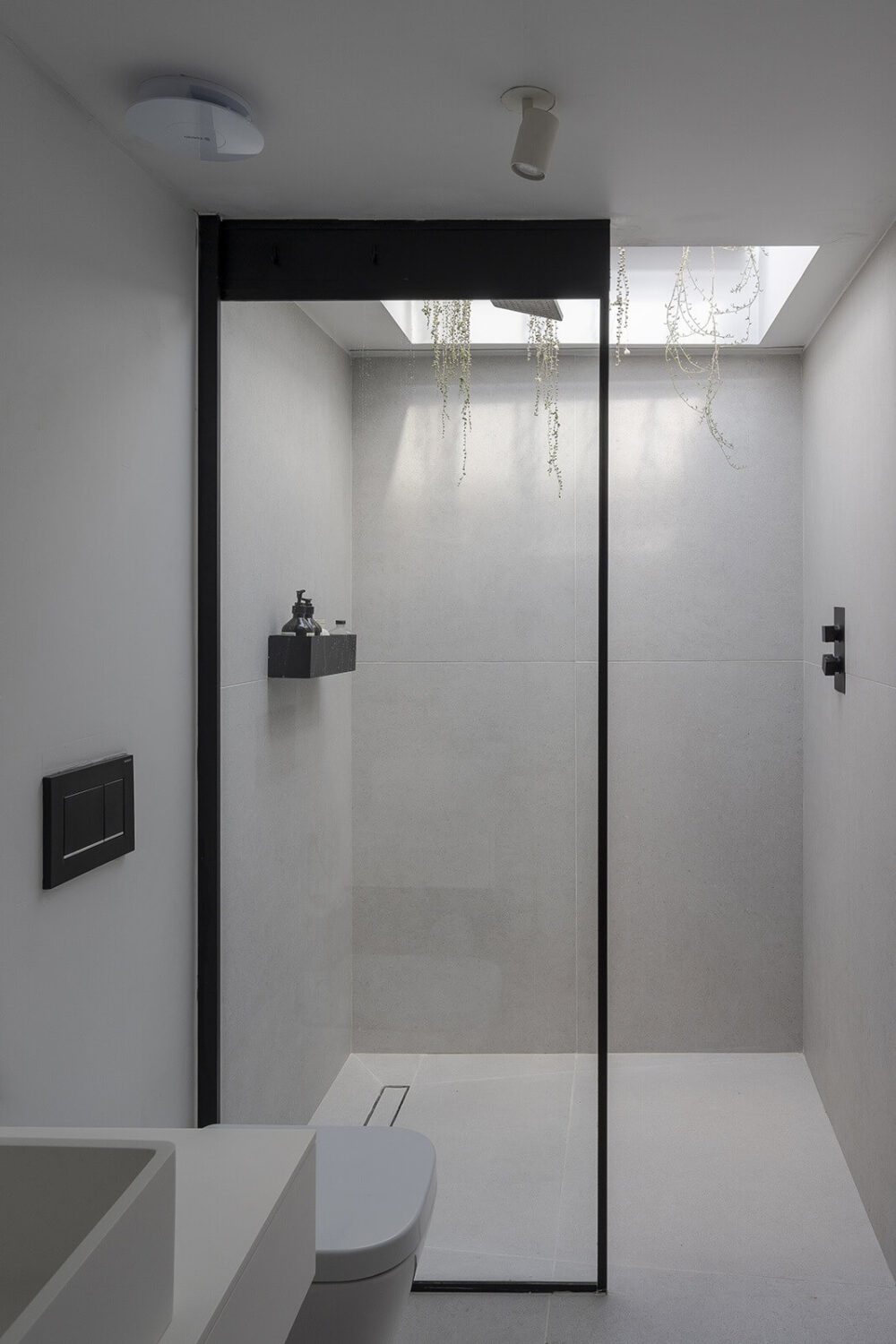 minimalistic-bathroom-gray-tiles-walk-in-shower-skylight-nordroom