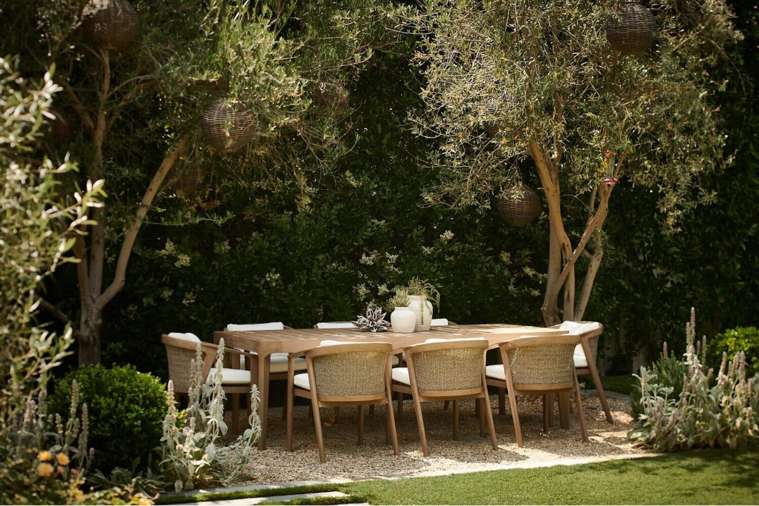outdoor-dining-space-mansion-beverly-hills-nordroom