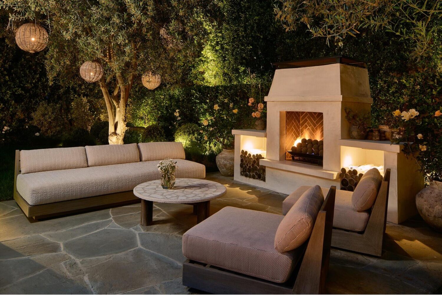 outdoor-lounge-area-fireplace-nordroom