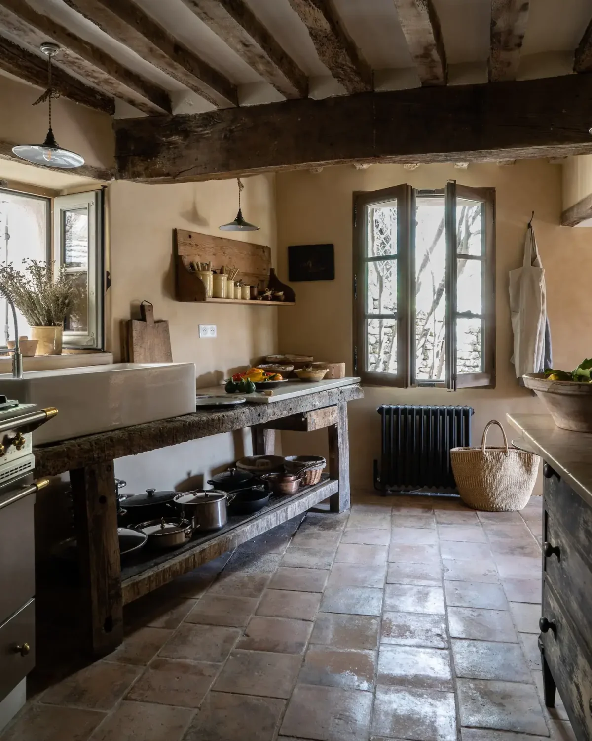 rustic-french-country-kitchen-wooden-beams-provence-country-house-nordroom