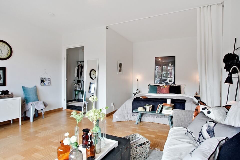 scandinavian-studio-apartment-white-curtain-nordroom