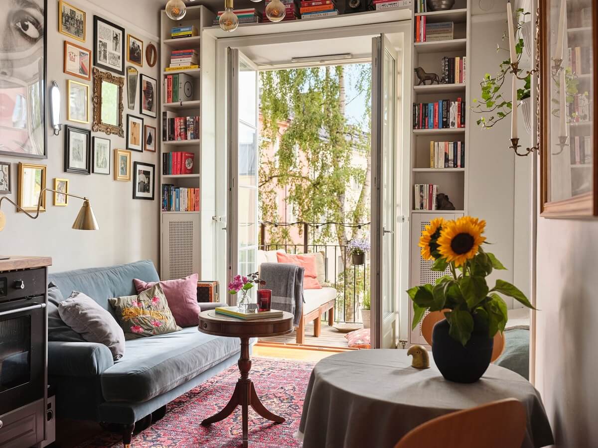 small-living-area-rug-bookcases-around-window-nordroom