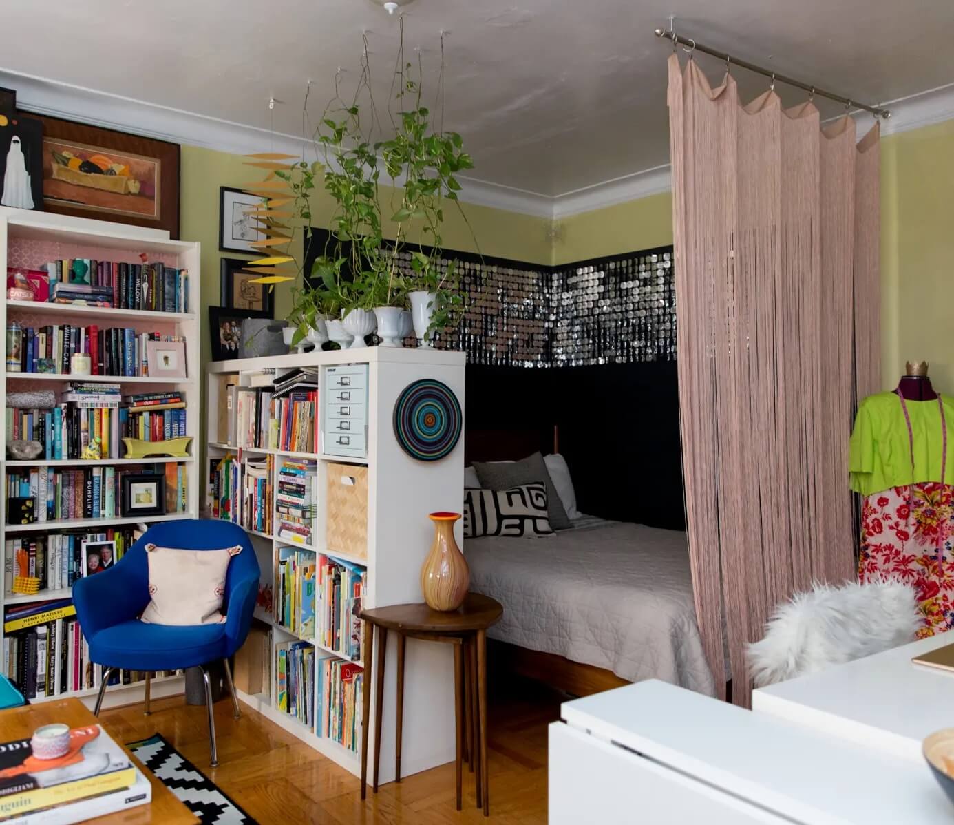 studio-apartment-curtain-bookcase-room-divider-nordroom