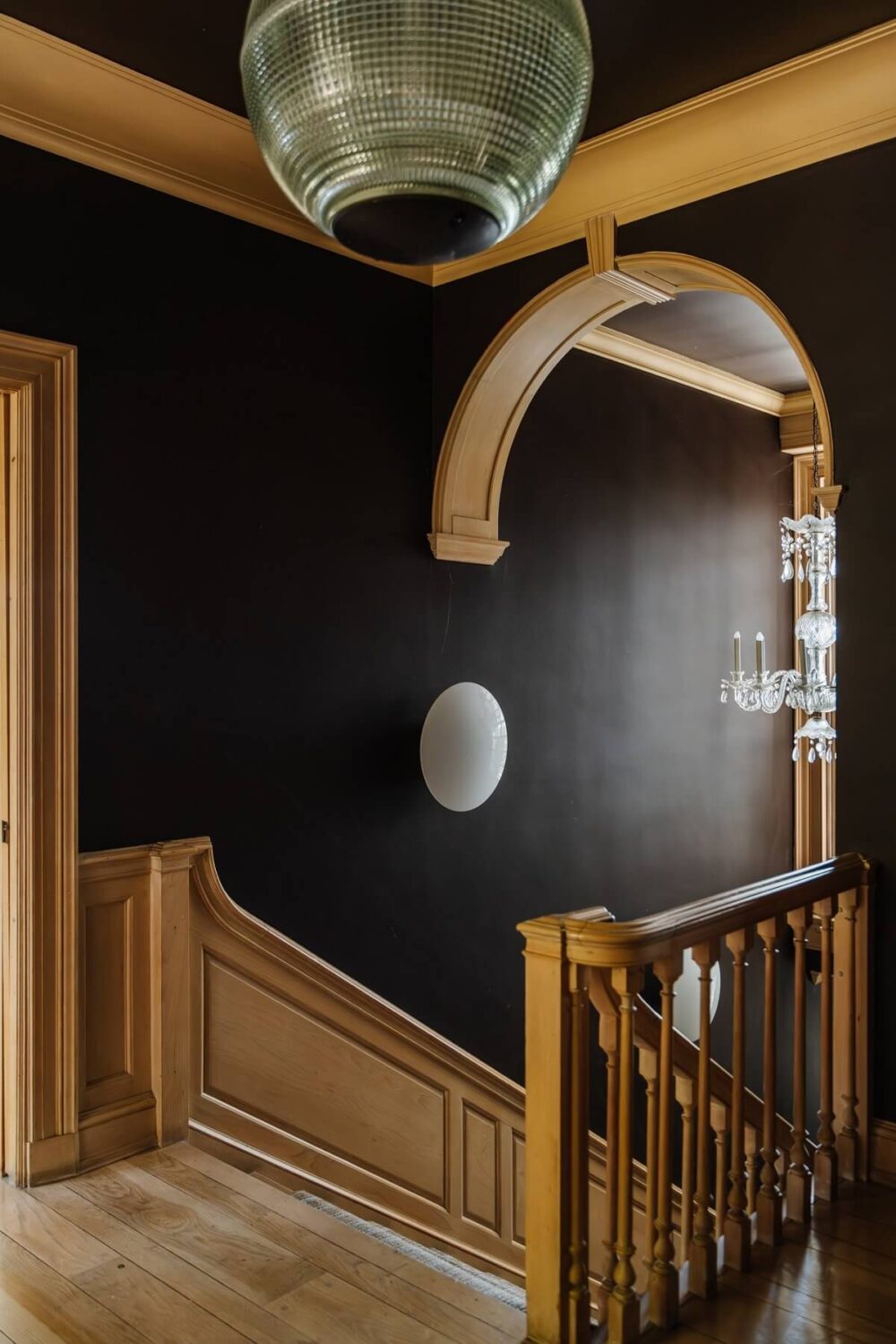wooden-staircase-black-walls-nordroom