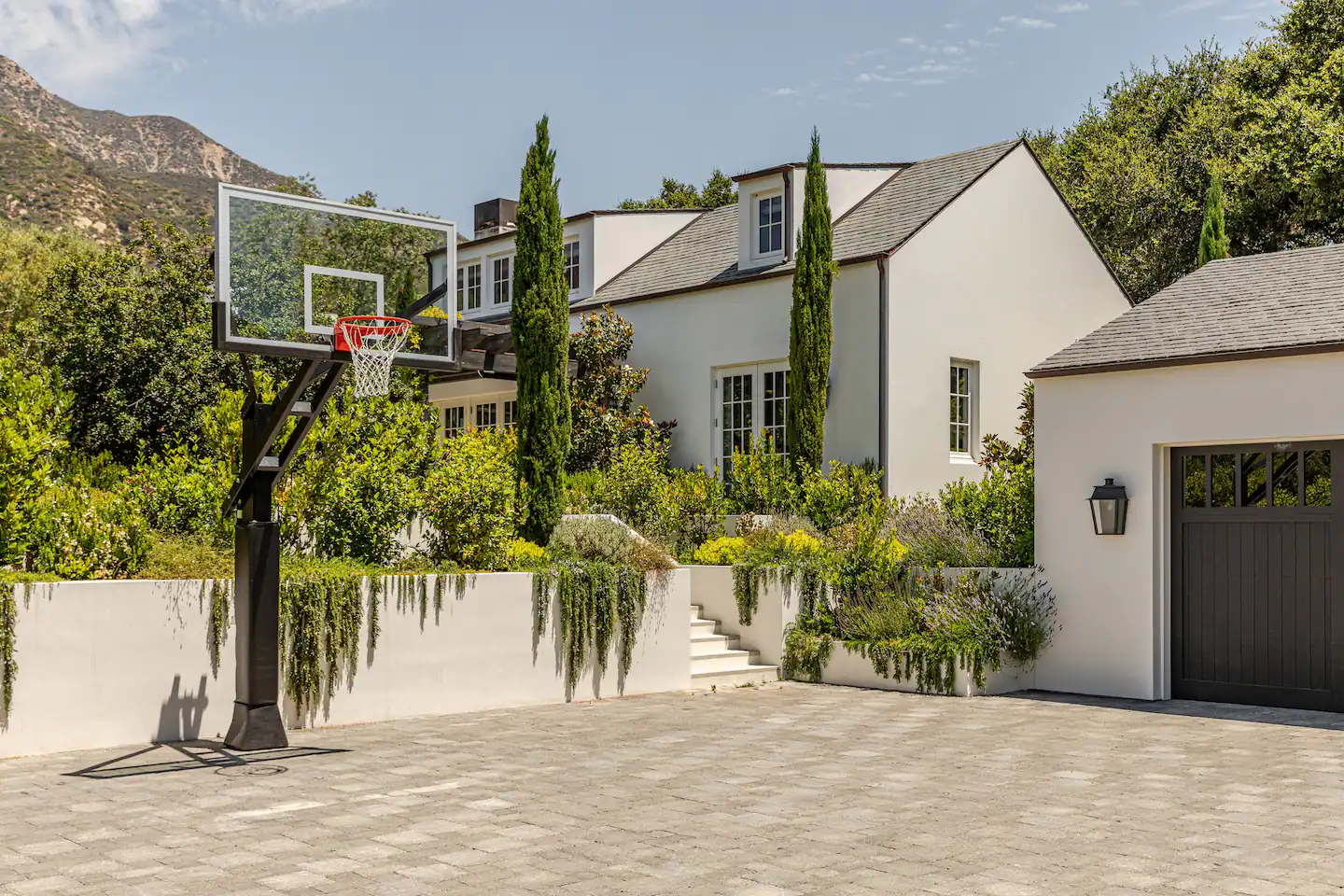 basketball-garden-gwyneth-paltrow-guest-house-nordroom
