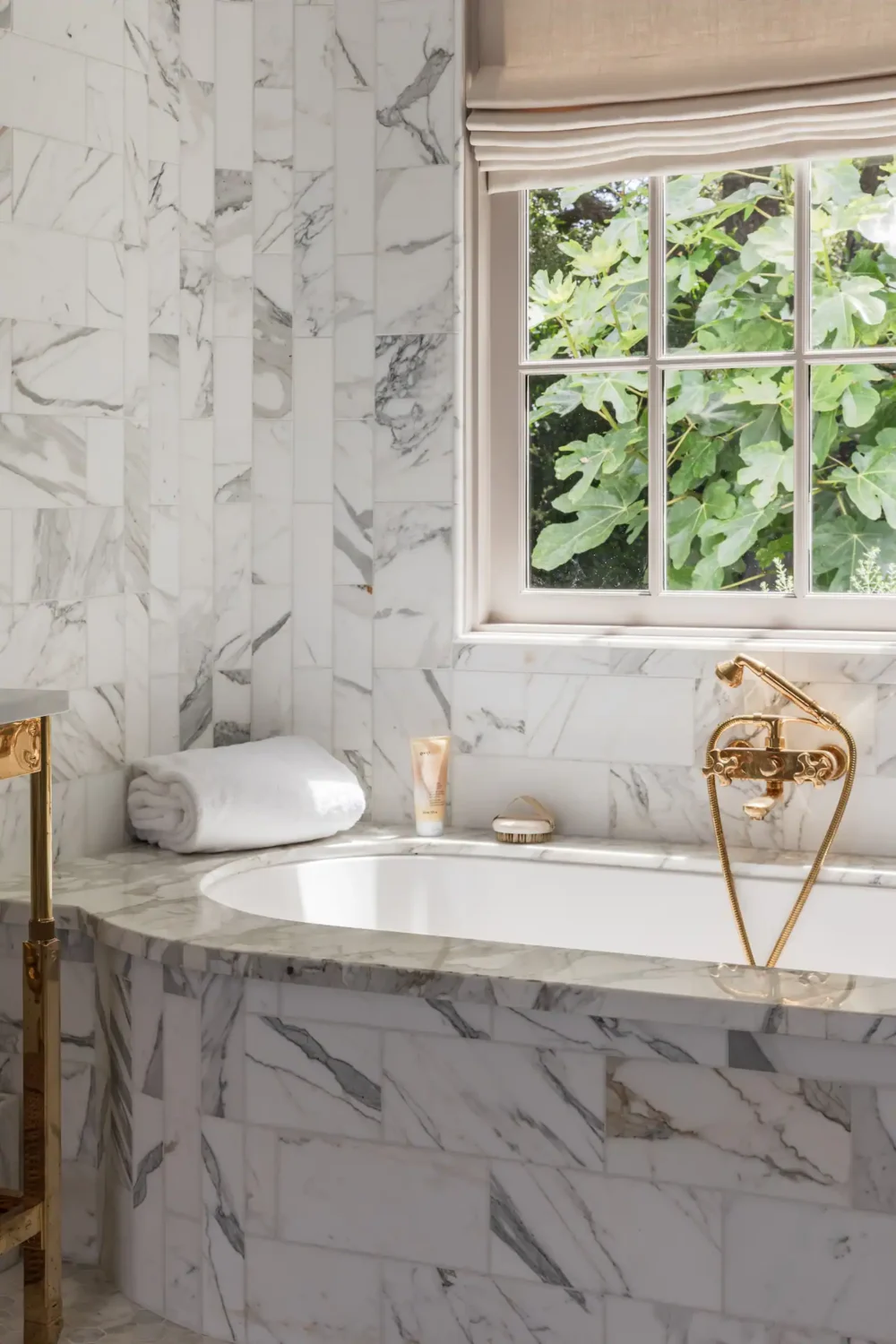 bath-marble-tiles-gwyneth-paltrow-guest-house-nordroom