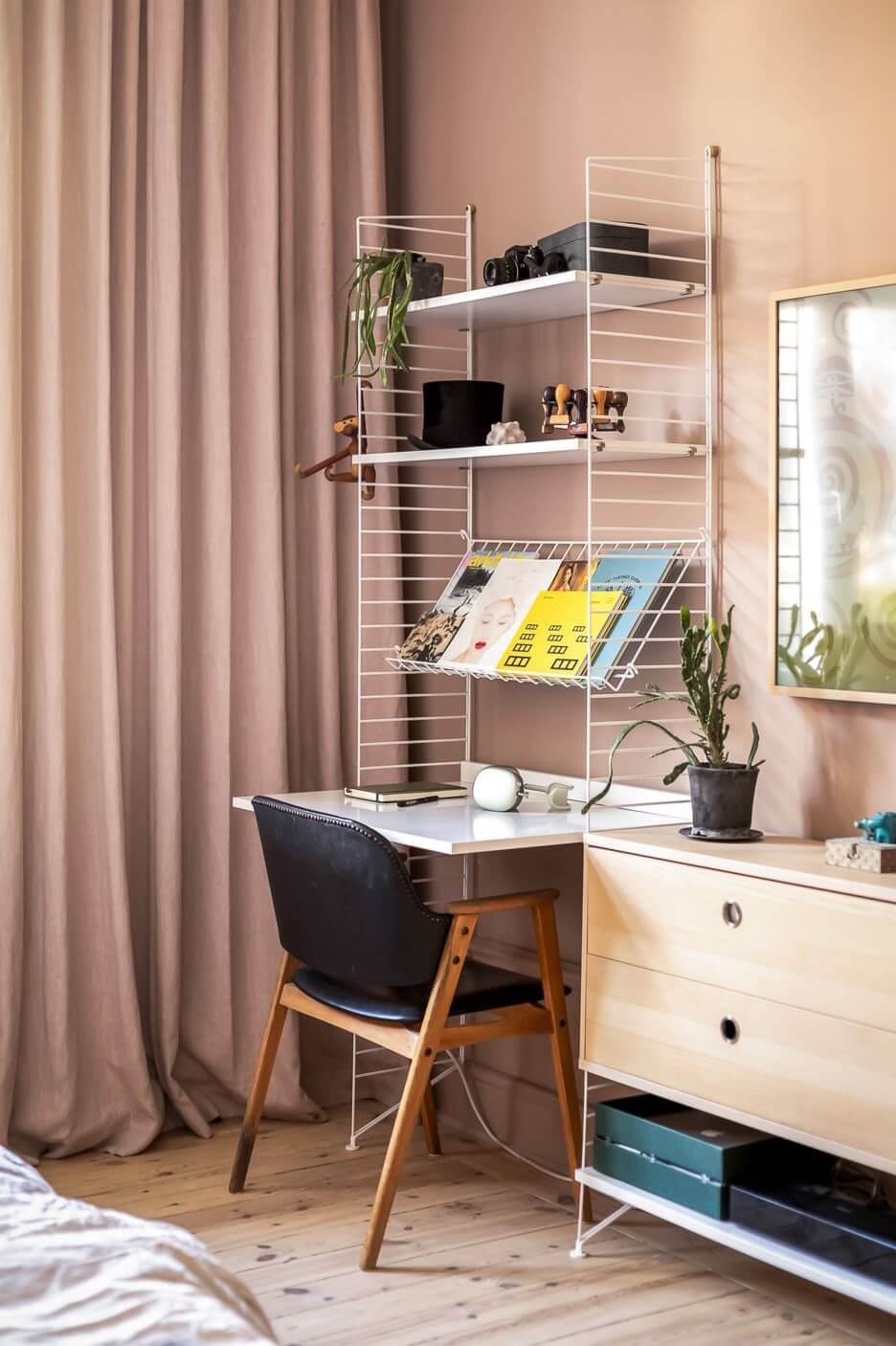 bedroom-home-office-string-shelves-nordroom