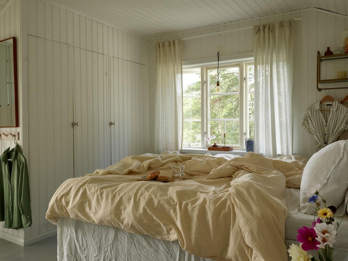 bedroom-serene-color-palette-historic-house