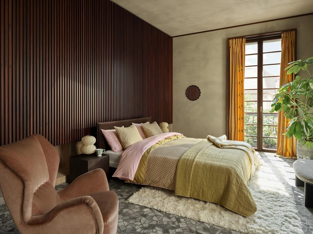 bedroom-wooden-accent-wall-hm-home-fall-collection-nordroom