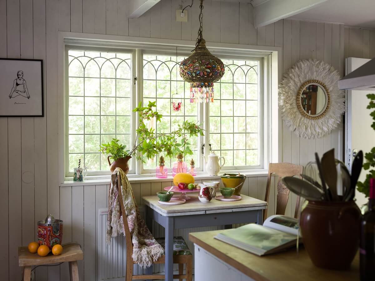 cabin-kitchen-windows-wood-wall-nordroom