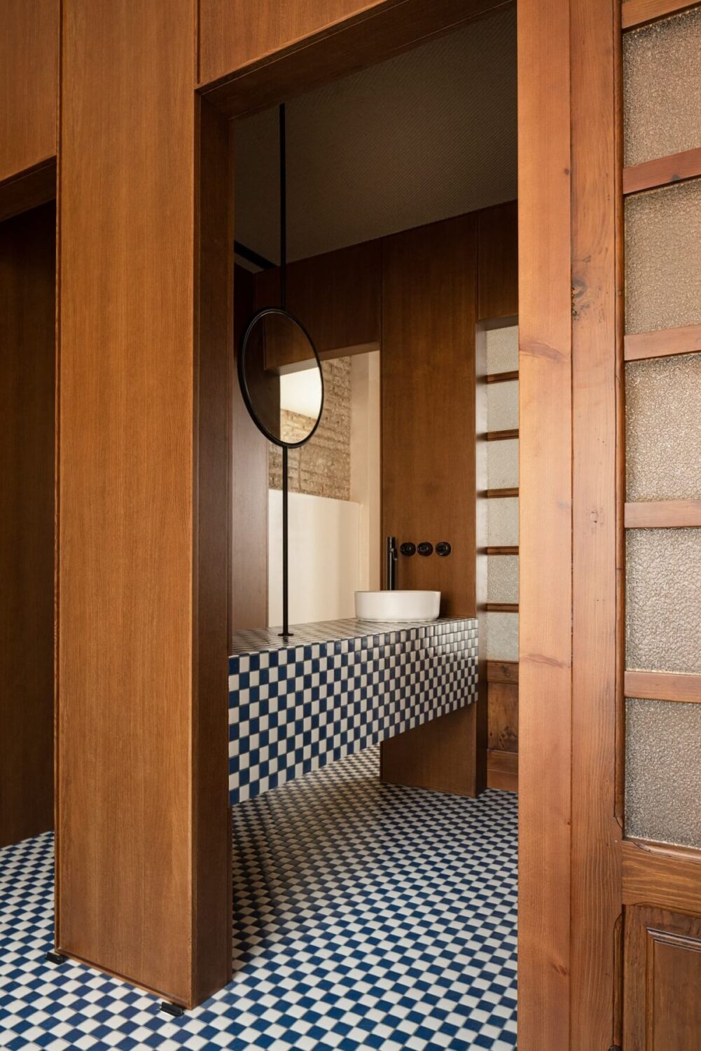 checkerboard-bathroom-floor-sink-nordroom