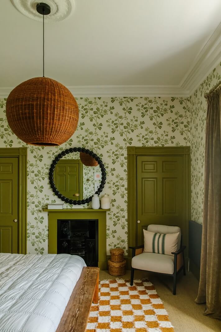 checkerboard-rug-green-doors-wallpaper-nordroom