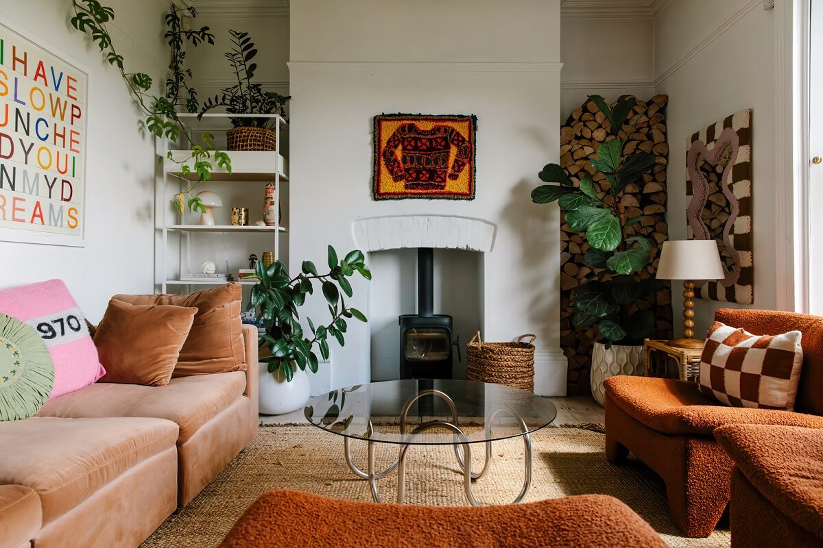 cozy-living-room-pink-terracotta-colors-woodburner-nordroom