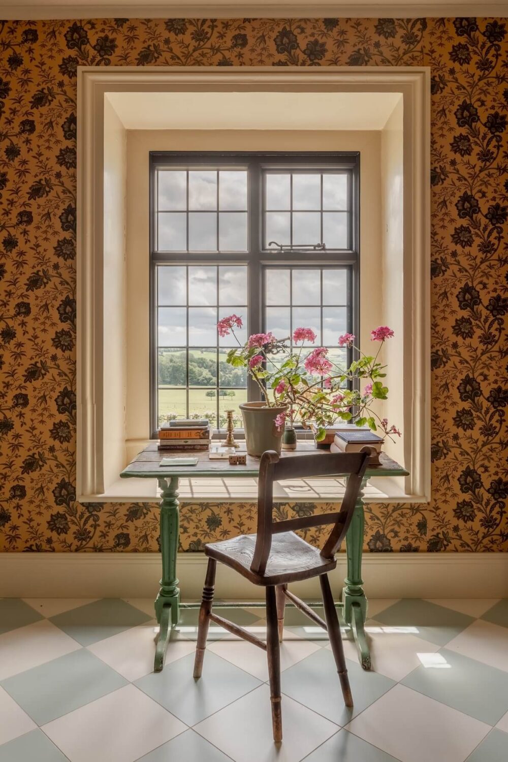 desk-in-front-of-window-house-of-hackney-wallpaper-nordroom