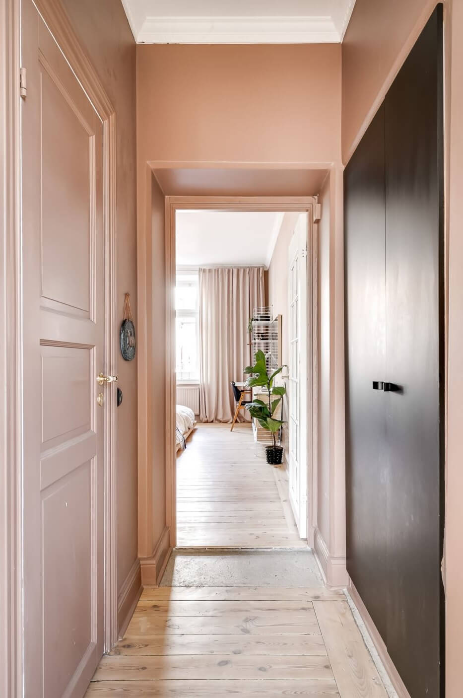 earthy-pink-hallway-nordroom