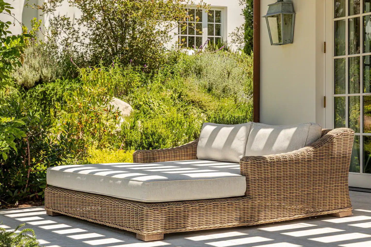 garden-lounge-bed-gwyneth-paltrow-guesthouse-nordroom