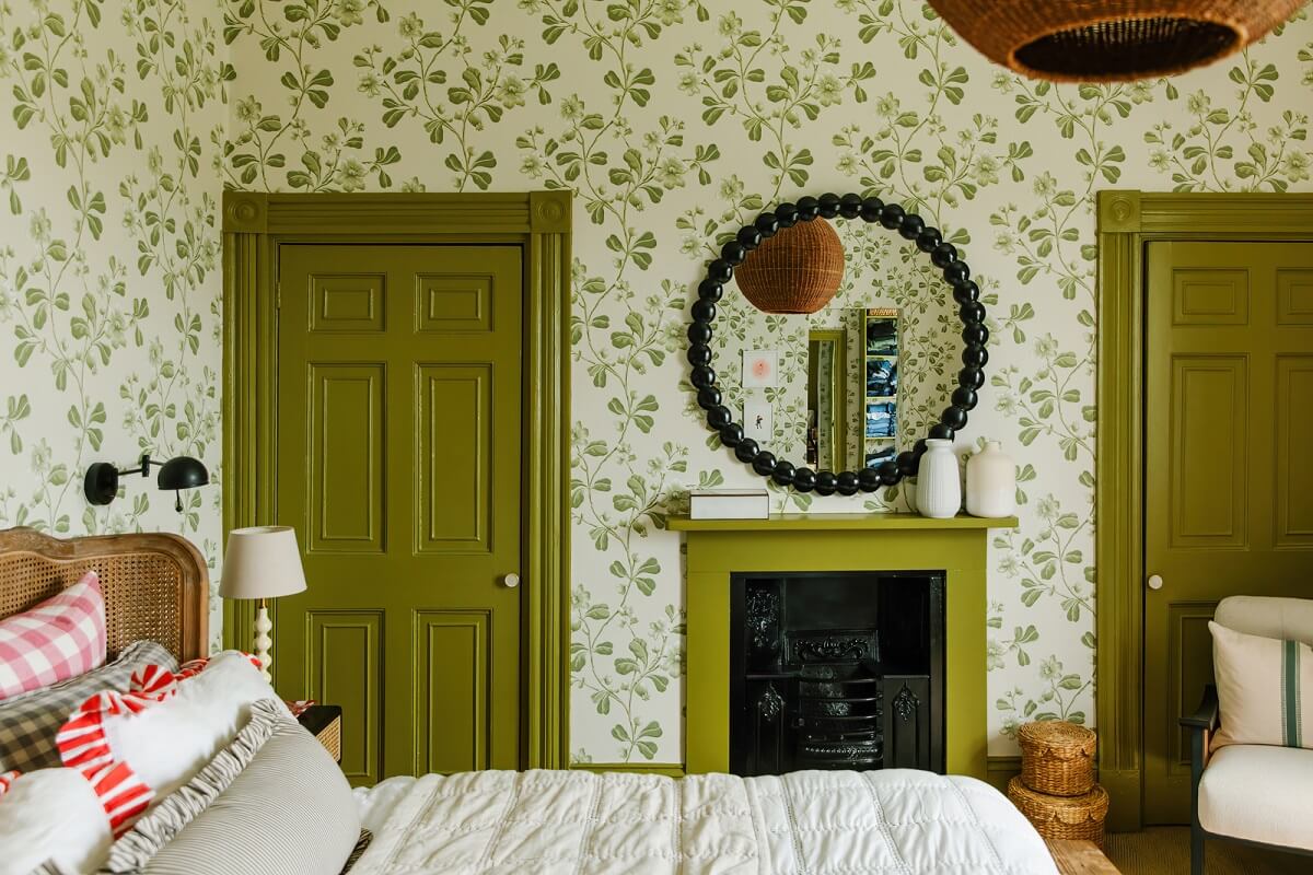 green-doors-wallpaper-bedroom-nordroom