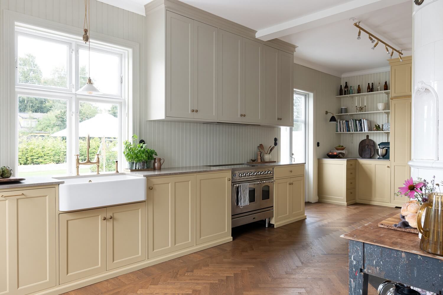 kitchen-light-yellow-cabinets-butler-sink-nordroom