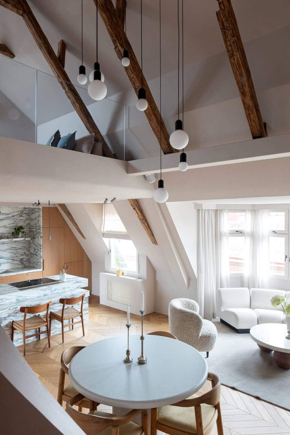 luxurious-penthouse-exposed-wooden-beams-nordroom