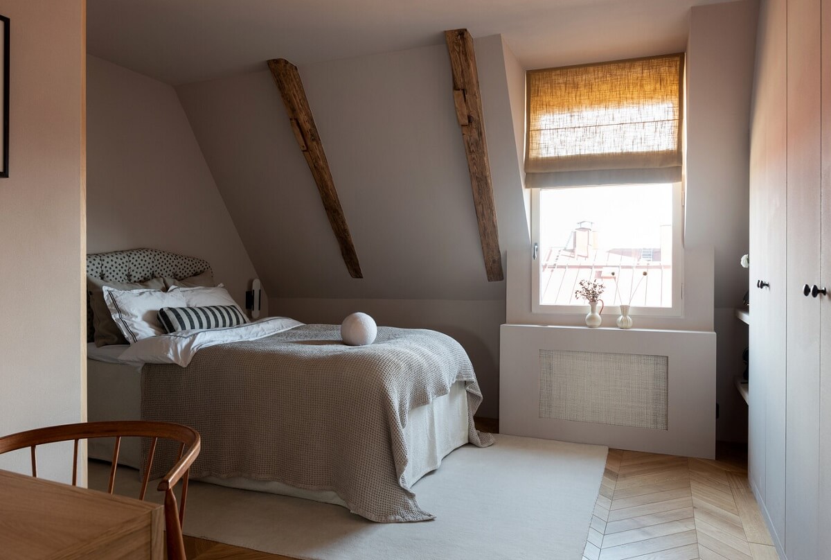 serene-bedroom-slanted-ceiling-wooden-beams-nordroom