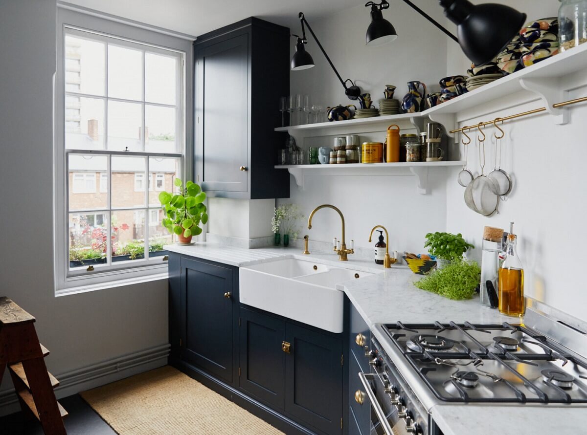 A London Apartment with a Small Blue deVOL Kitchen