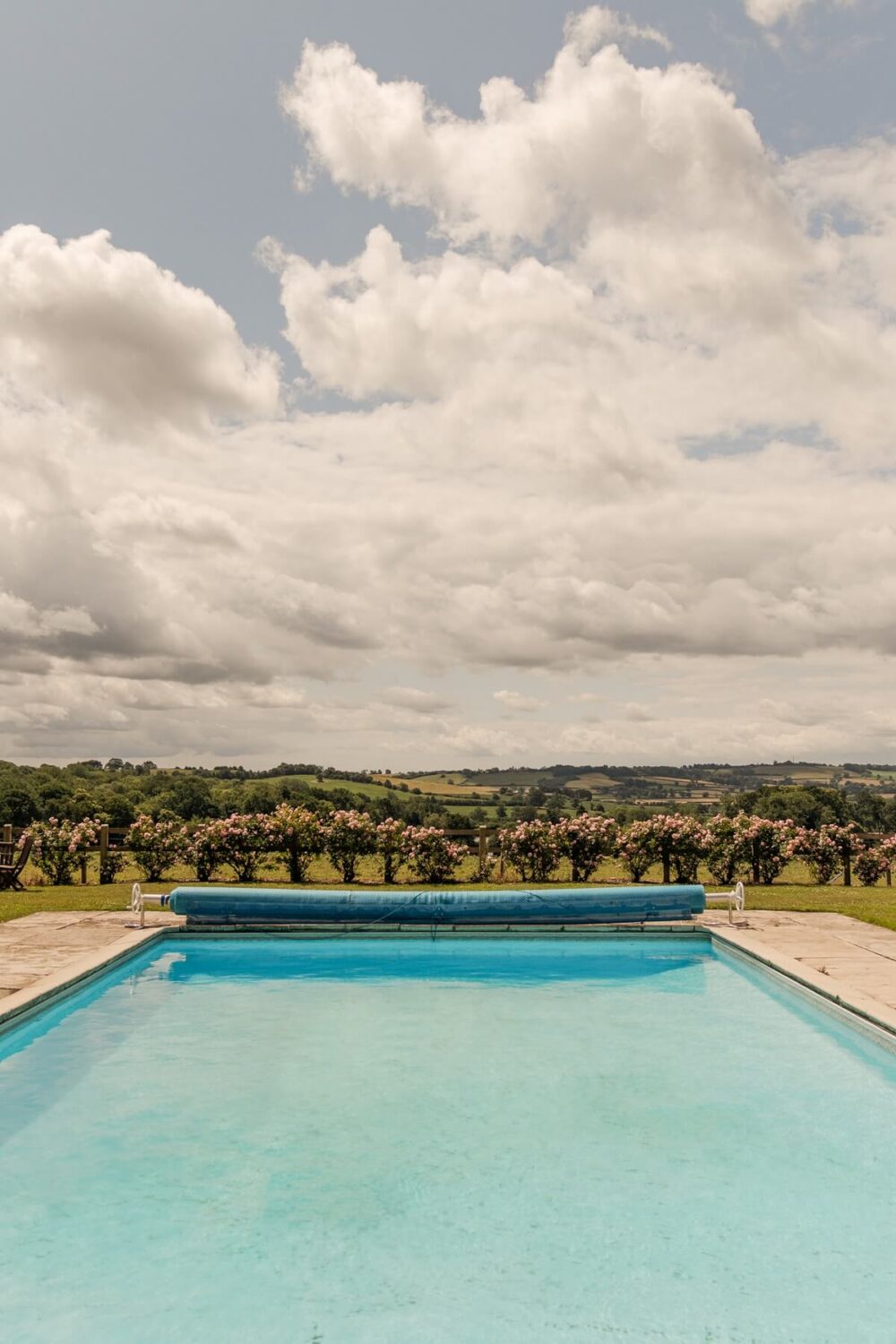 swimming-pool-with-view-country-house-england-nordroom