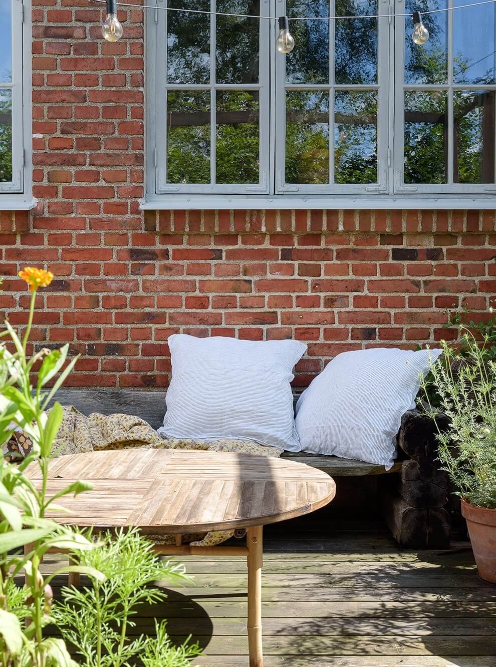 wooden-garden-terrace-lounge-seating-nordroom
