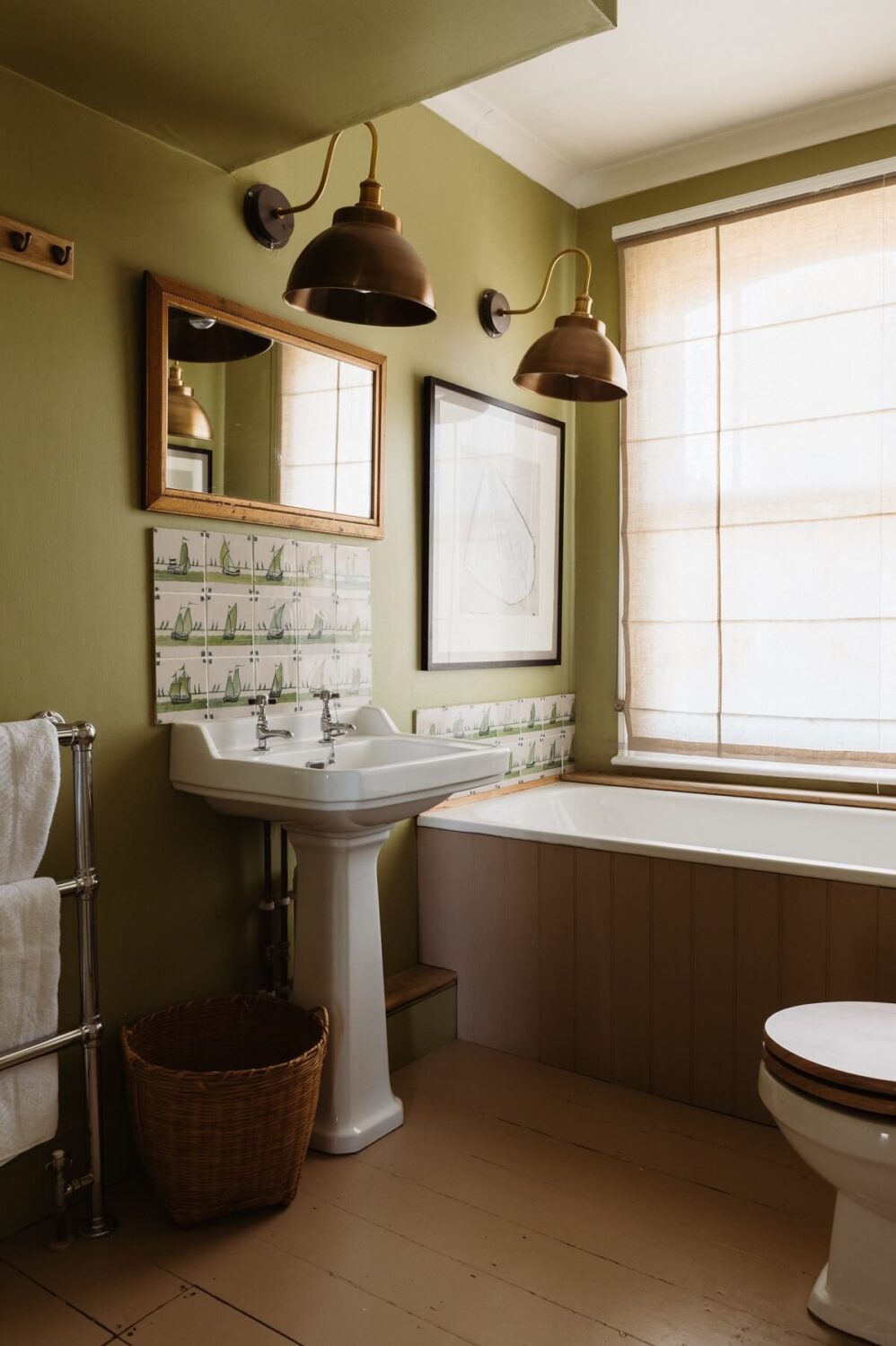bathroom-bath-under-window-vintage-tiles-nordroom