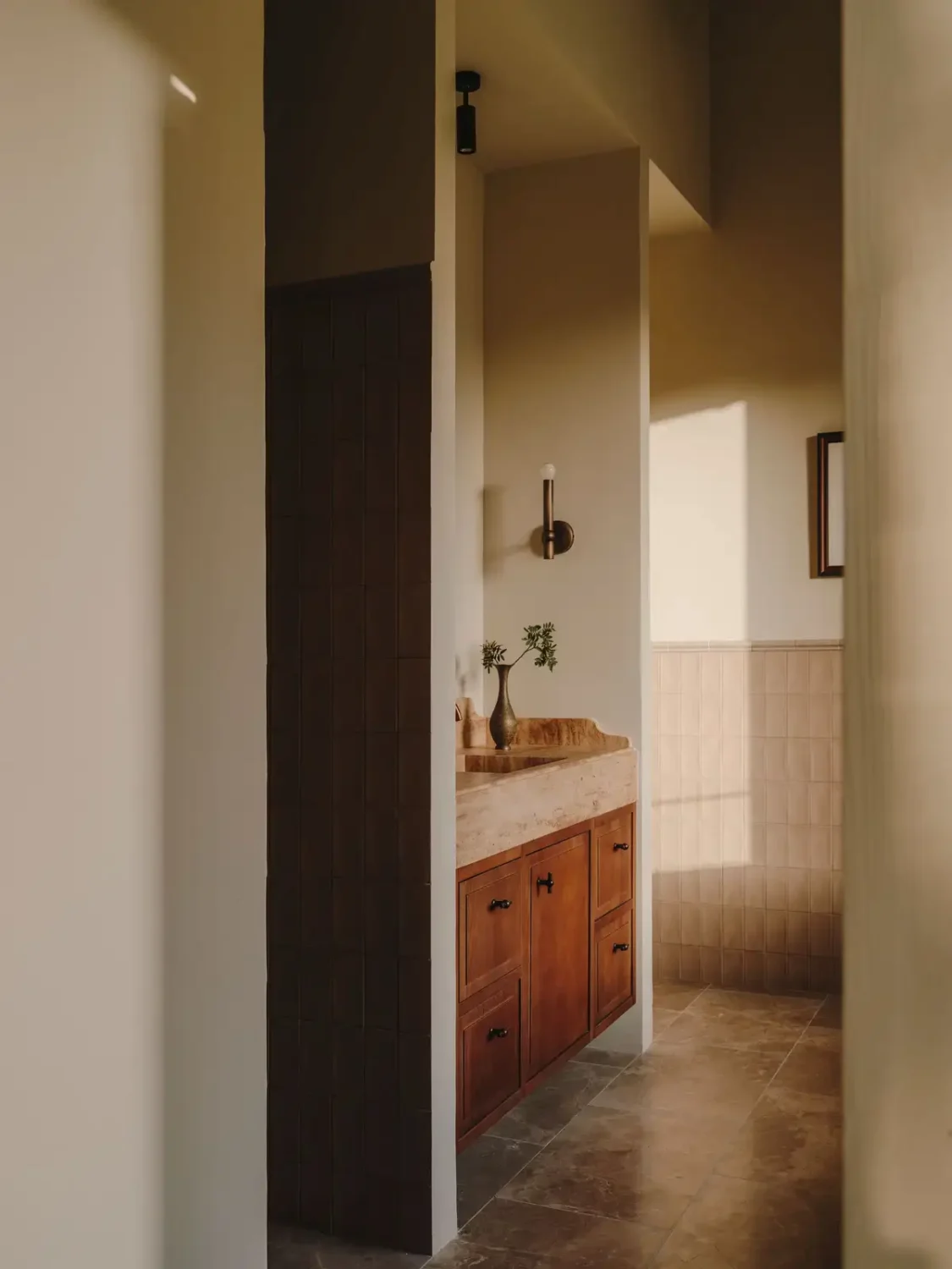 bathroom-detail-natural-light-townhouse-mallorca-nordroom