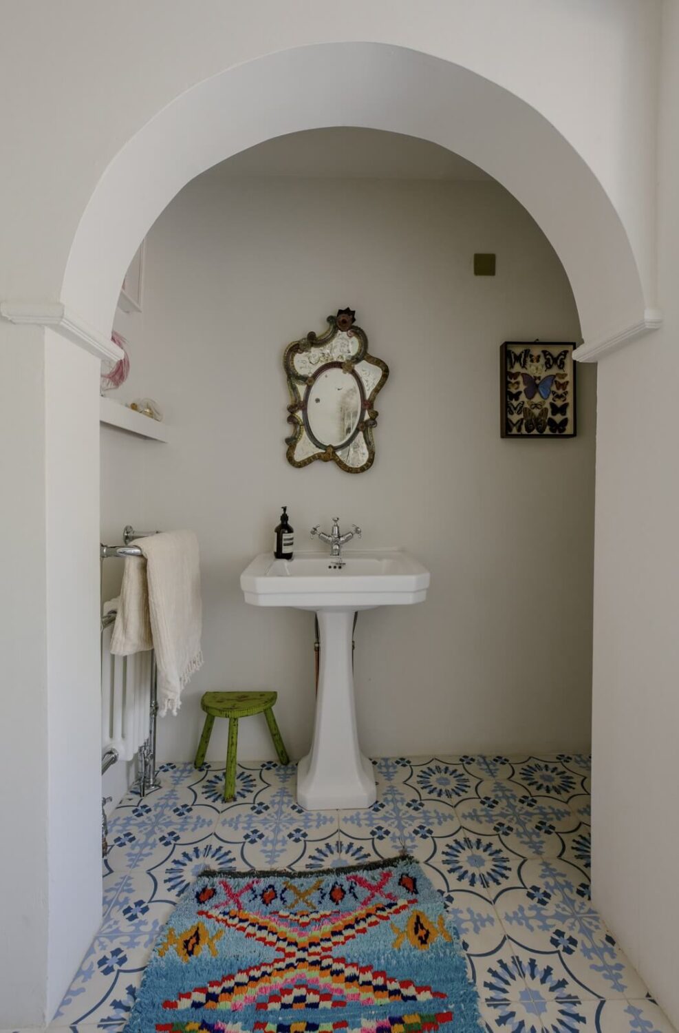 beach-house-bathroom-tiles-arch-nordroom
