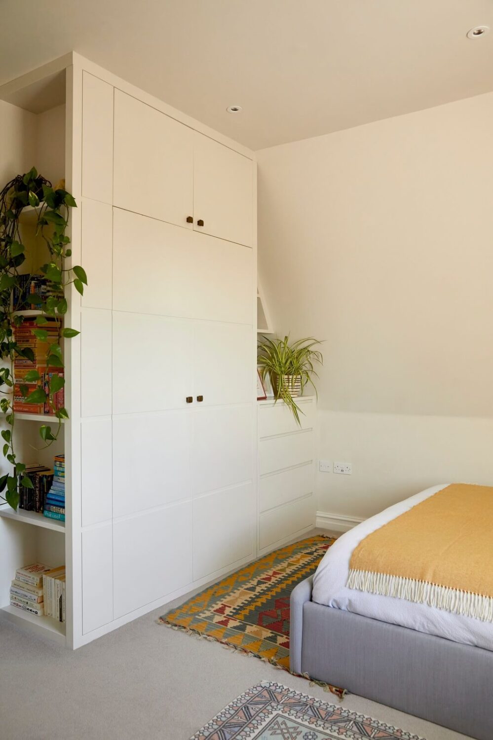 bedroom-built-in-wardrobes-open-shelves-nordroom